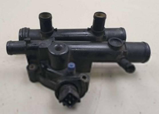 PATHFINDER III R51 2.2 2.5 DCI Master 2 8200262237 Renault Nissan El termostato de la carcasa