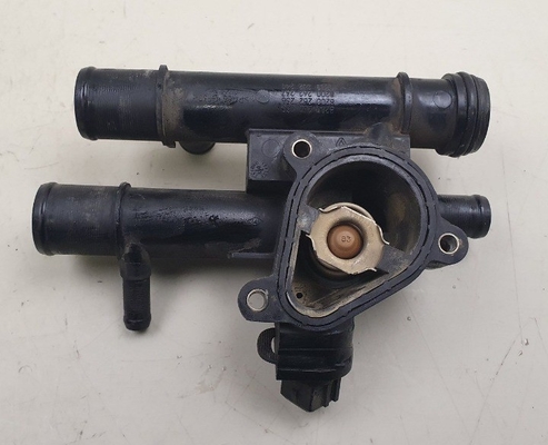 PATHFINDER III R51 2.2 2.5 DCI Master 2 8200262237 Renault Nissan El termostato de la carcasa