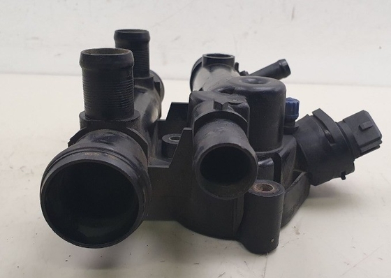 PATHFINDER III R51 2.2 2.5 DCI Master 2 8200262237 Renault Nissan El termostato de la carcasa