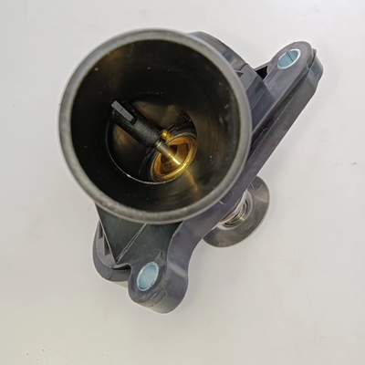 11517789014 11517805811 Refrigerante del motor termostato de la carcasa para B-M-W xDrive 35 d Modelos