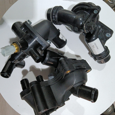 Changan Ford Fiesta V 1.3L 01-08 2S6G8250A1B Flange de refrigerante con ajuste para automóviles en negro