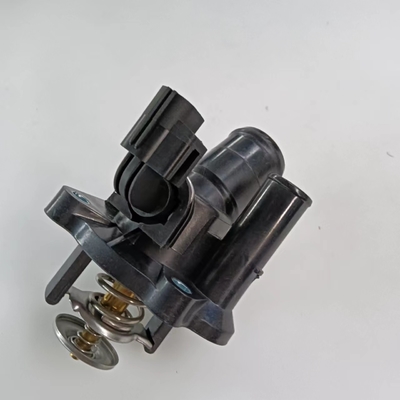 No. OE 1S7Z-8575-AF Encuentro de la carcasa del termostato del refrigerante del motor para Ford Focus 2009-2011