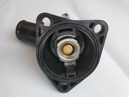 16031-37010 Toyota Subconjunto de entrada de agua con termostato negro y certificado IATF16949