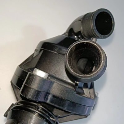 Reunión de carcasa del termostato del refrigerante del motor del automóvil para BMW X6 año 2006-2013 Metal plástico
