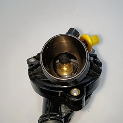 Reunión de carcasa del termostato del refrigerante del motor del automóvil para BMW X6 año 2006-2013 Metal plástico