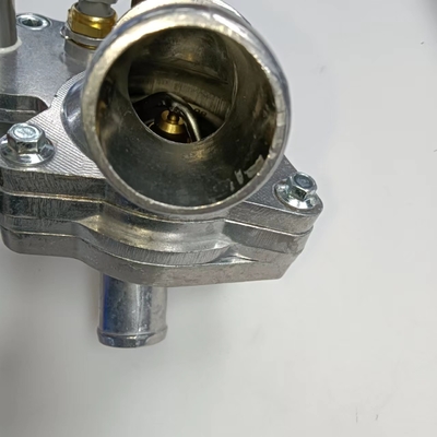El termostato de metal plástico de la carcasa de salida de agua para 05-10 Ford Mustang 4.0L y duradero
