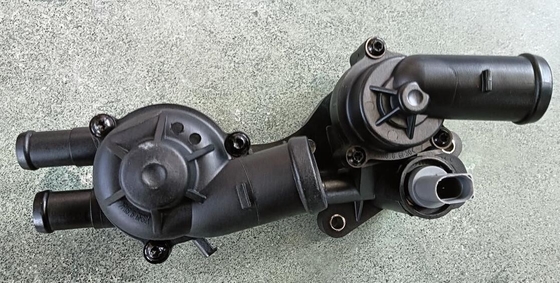 03C121111AM Reunión de la carcasa del termostato del refrigerante del motor para el asiento Ibiza VW Jetta 2011-2022 VW Polo 03C121111M