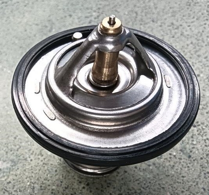 21200-VC20A 82 grados termostato del refrigerante del motor para SUNNY Traveller NP300 JUKE SUNNY