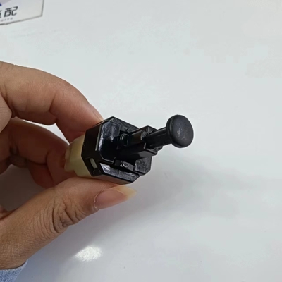 Interruptor de luz de freno de rendimiento 2P / 24515036 para el Chevrolet N300 / N300P