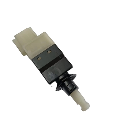 Mercedes-Benz E320 E350 E550 E63 AMG CLS550 CLS63 AMG Interruptor de luz de freno 0015454409/0015456709 4Pin