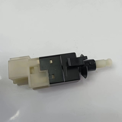 Mercedes-Benz E320 E350 E550 E63 AMG CLS550 CLS63 AMG Interruptor de luz de freno 0015454409/0015456709 4Pin