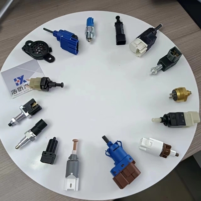 La luz del freno está adaptada para el Hyundai 9381038110 9381038100 938103K000 938101C800