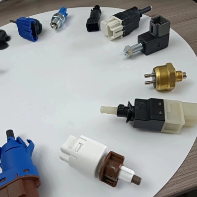 La luz del freno está adaptada para el Hyundai 9381038110 9381038100 938103K000 938101C800